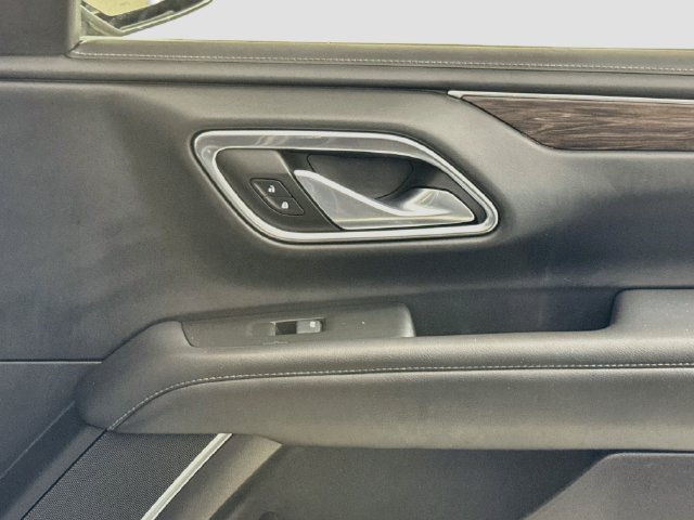 Used 2022 Chevrolet Suburban LT RWD image 30