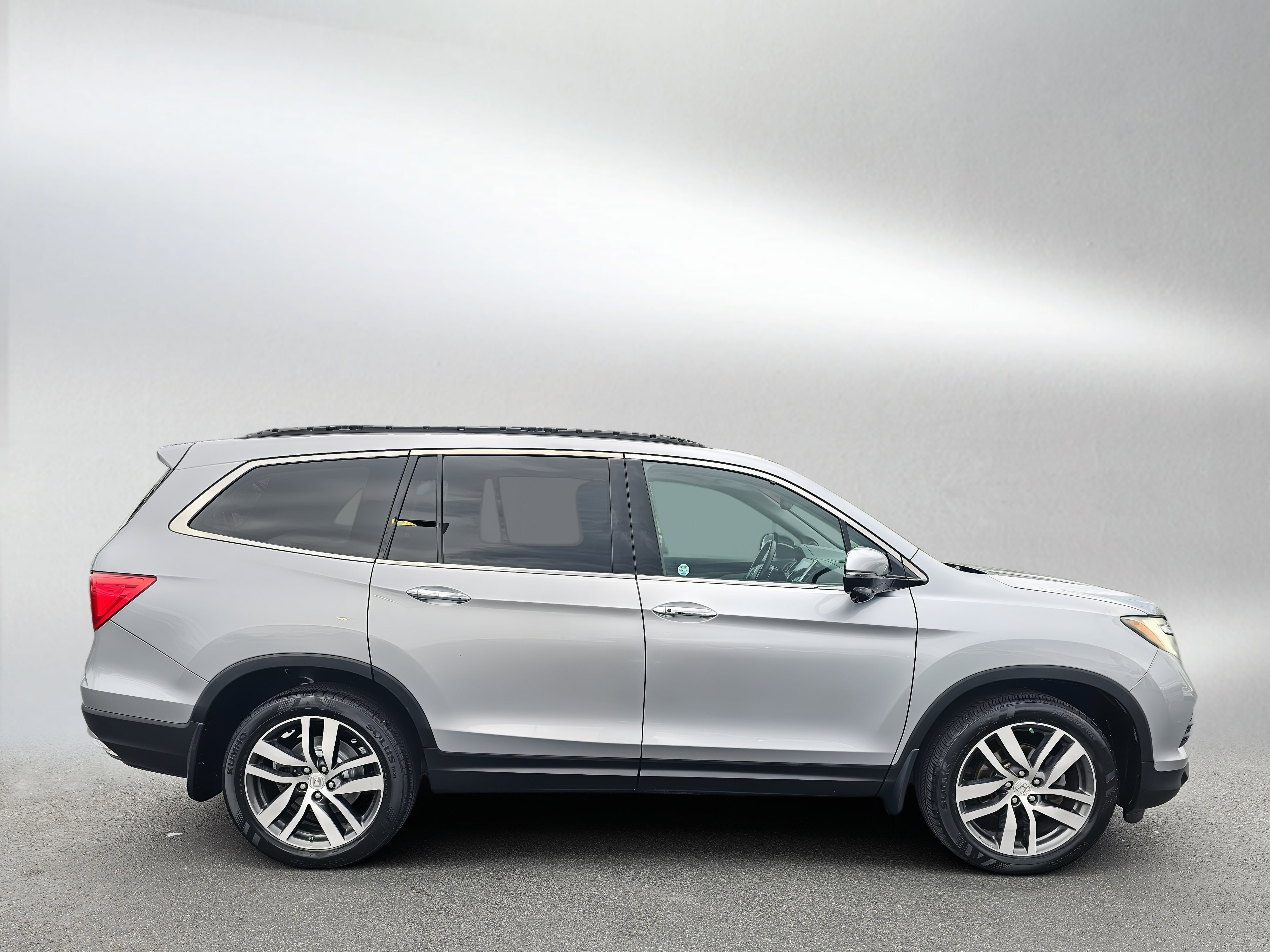 Used 2016 Honda Pilot Touring image 6