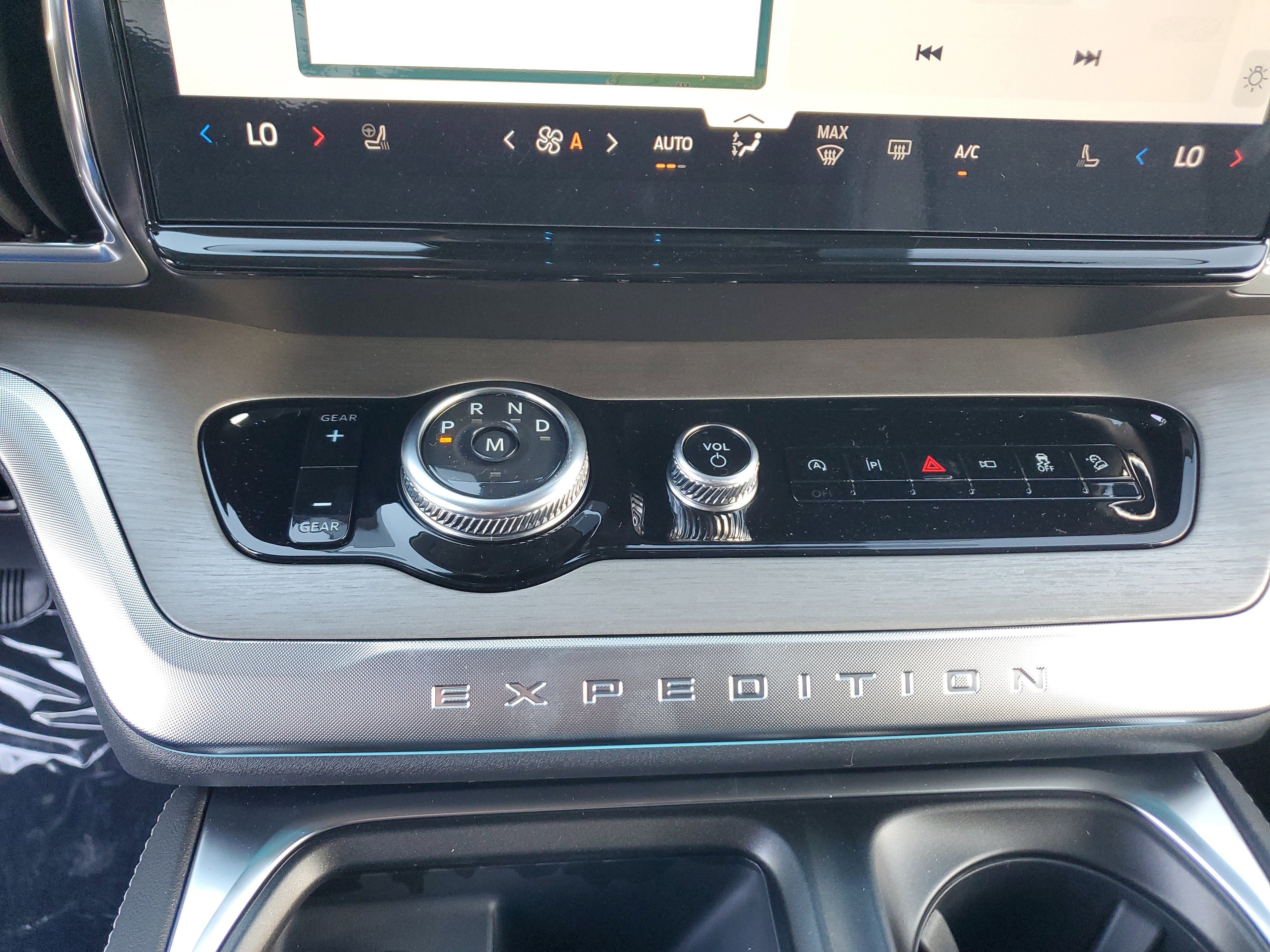 New 2025 Ford Expedition Max Platinum w/ Driver's Package image 17