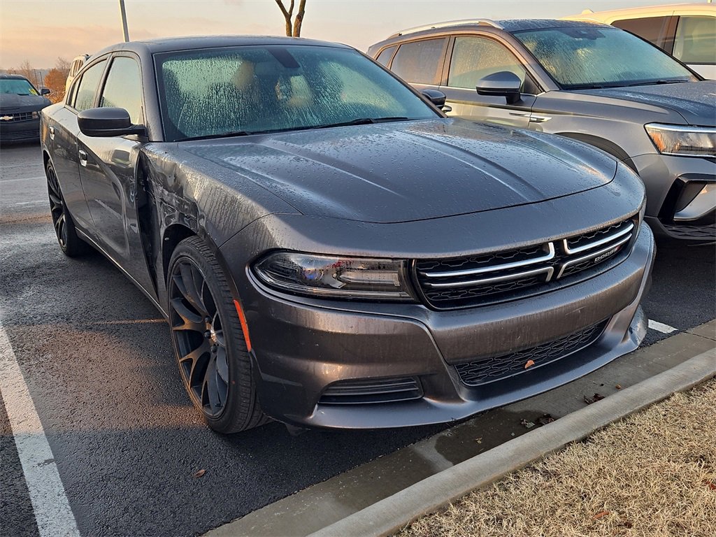 Used 2017 Dodge Charger SE w/ Popular Equipment Group image 4