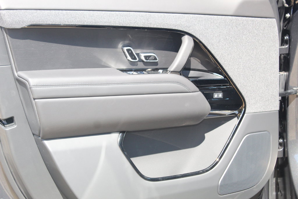 New 2025 Land Rover Range Rover Sport SE AWD/4WD image 36