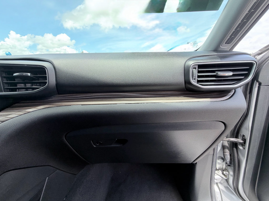 Used 2023 Ford Explorer Limited w/ Limited Technology Package RWD image 17