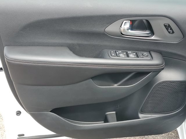 New 2027 Chrysler Pacifica Select AWD/4WD image 16
