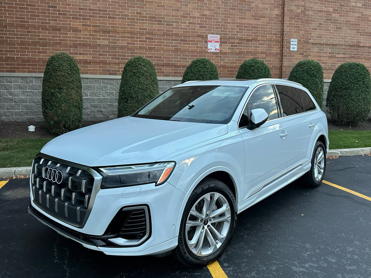 Used 2025 Audi Q7 3.0T Premium Plus w/ Premium Plus Package image 3