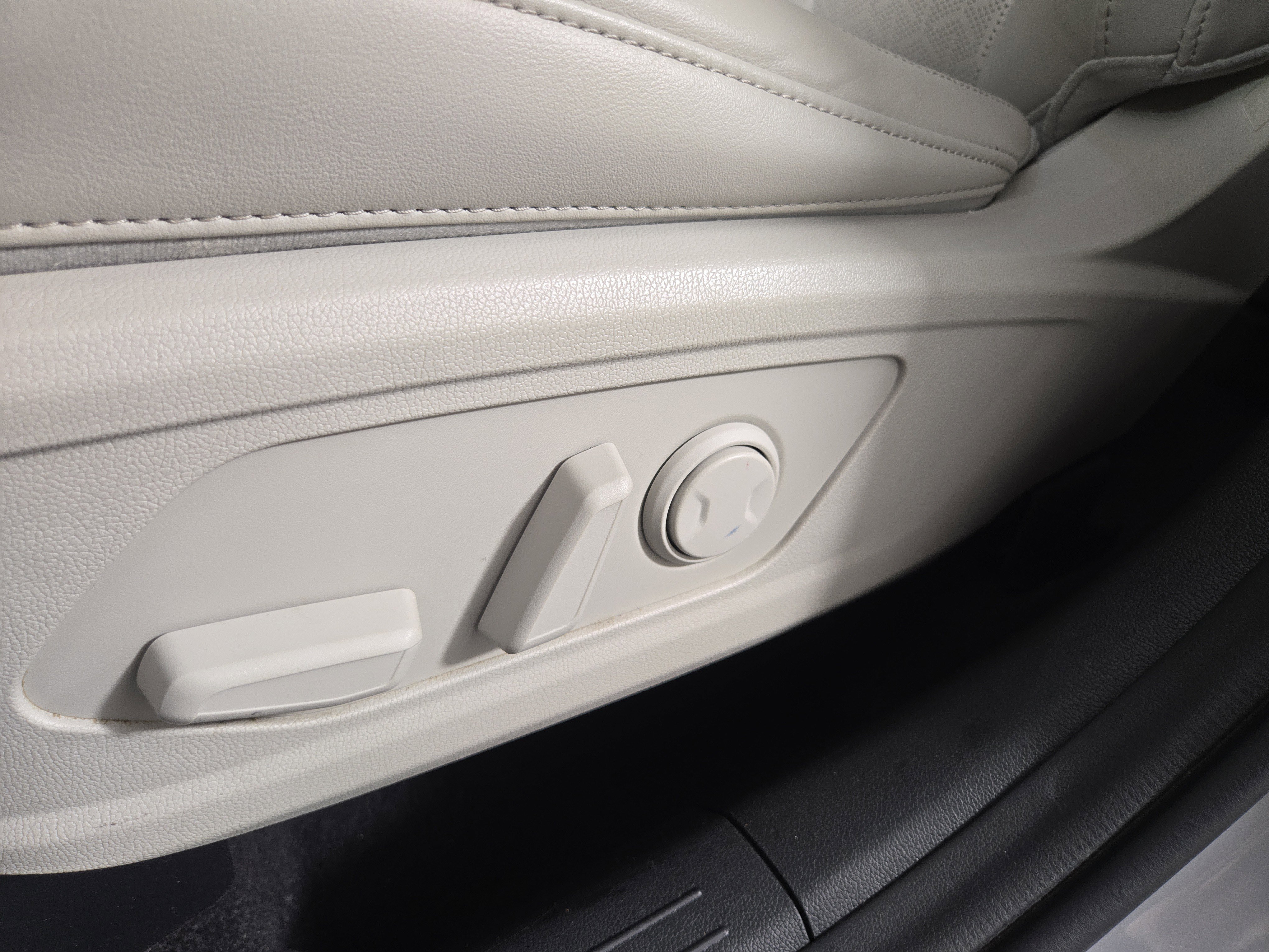 Used 2023 Kia Sorento SX image 34