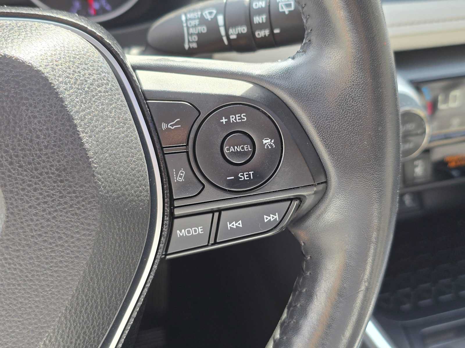 Used 2021 Toyota RAV4 XLE Premium AWD/4WD image 29