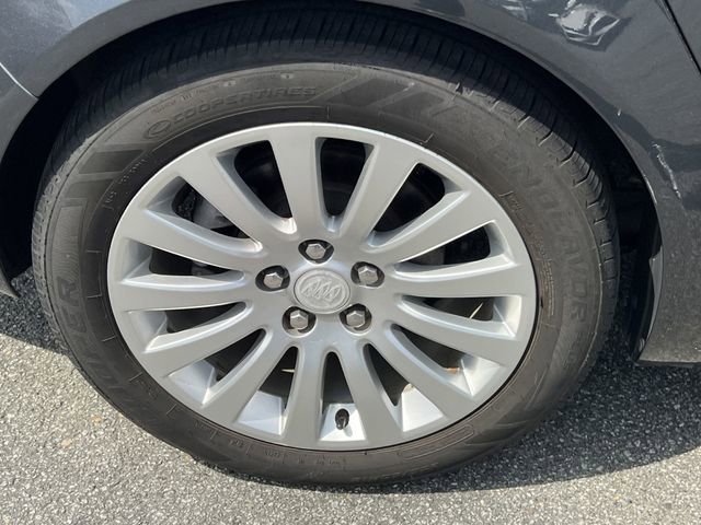 Used 2011 Buick Regal CXL image 24