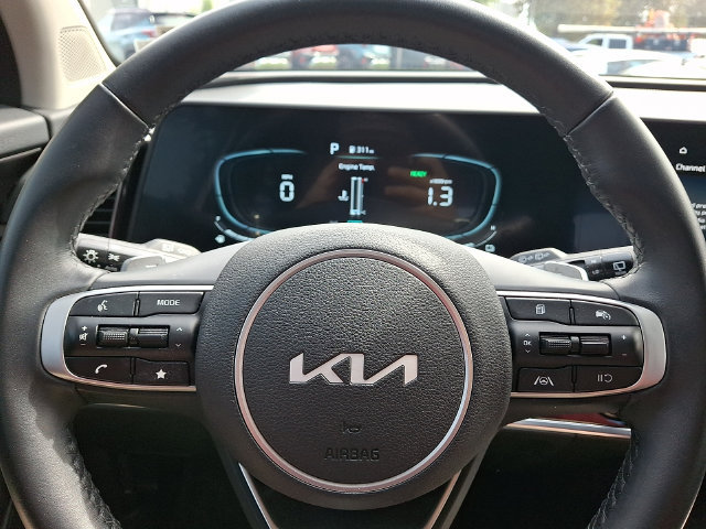 Certified 2025 Kia Sportage EX AWD/4WD image 18