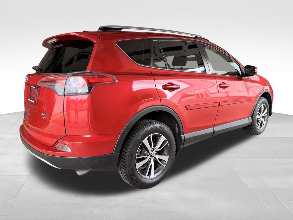 Used 2016 Toyota RAV4 XLE AWD/4WD image 5