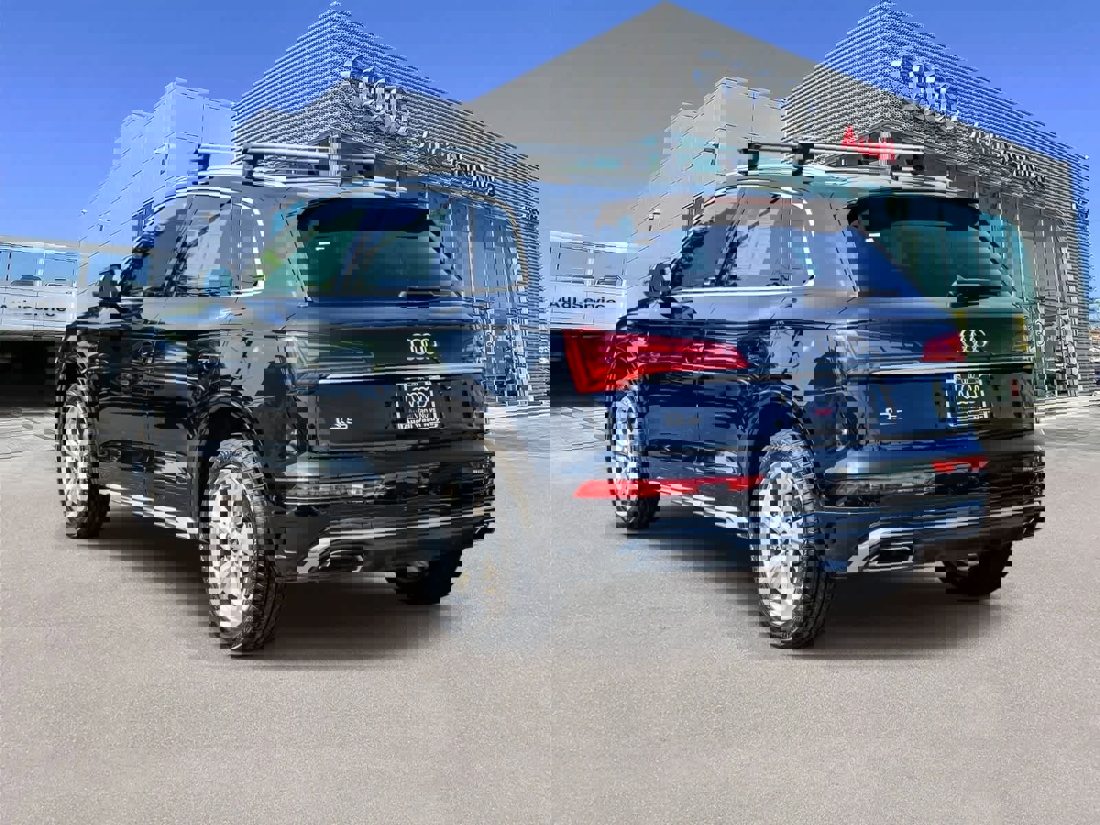 Used 2022 Audi Q5 2.0T Prestige w/ Prestige Package image 2