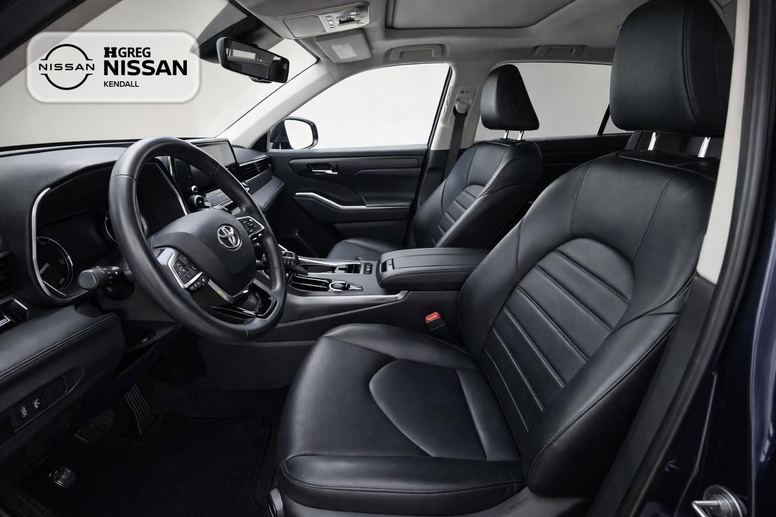 Used 2021 Toyota Highlander XLE FWD image 7