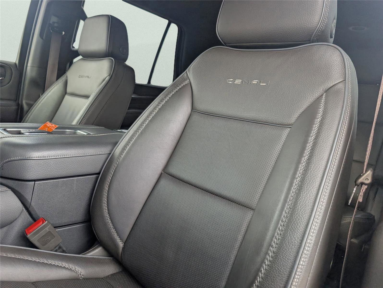 Used 2022 GMC Yukon Denali AWD/4WD image 18