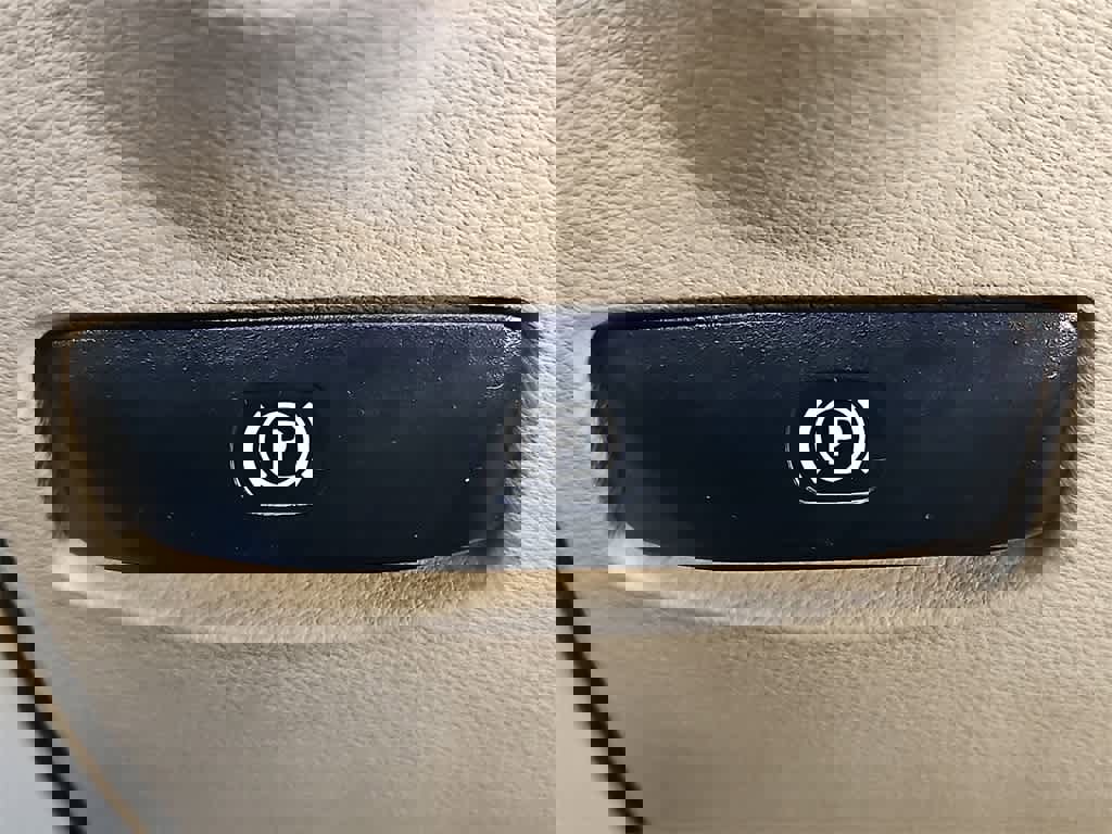 Used 2011 Mercedes-Benz GLK 350 2WD image 21