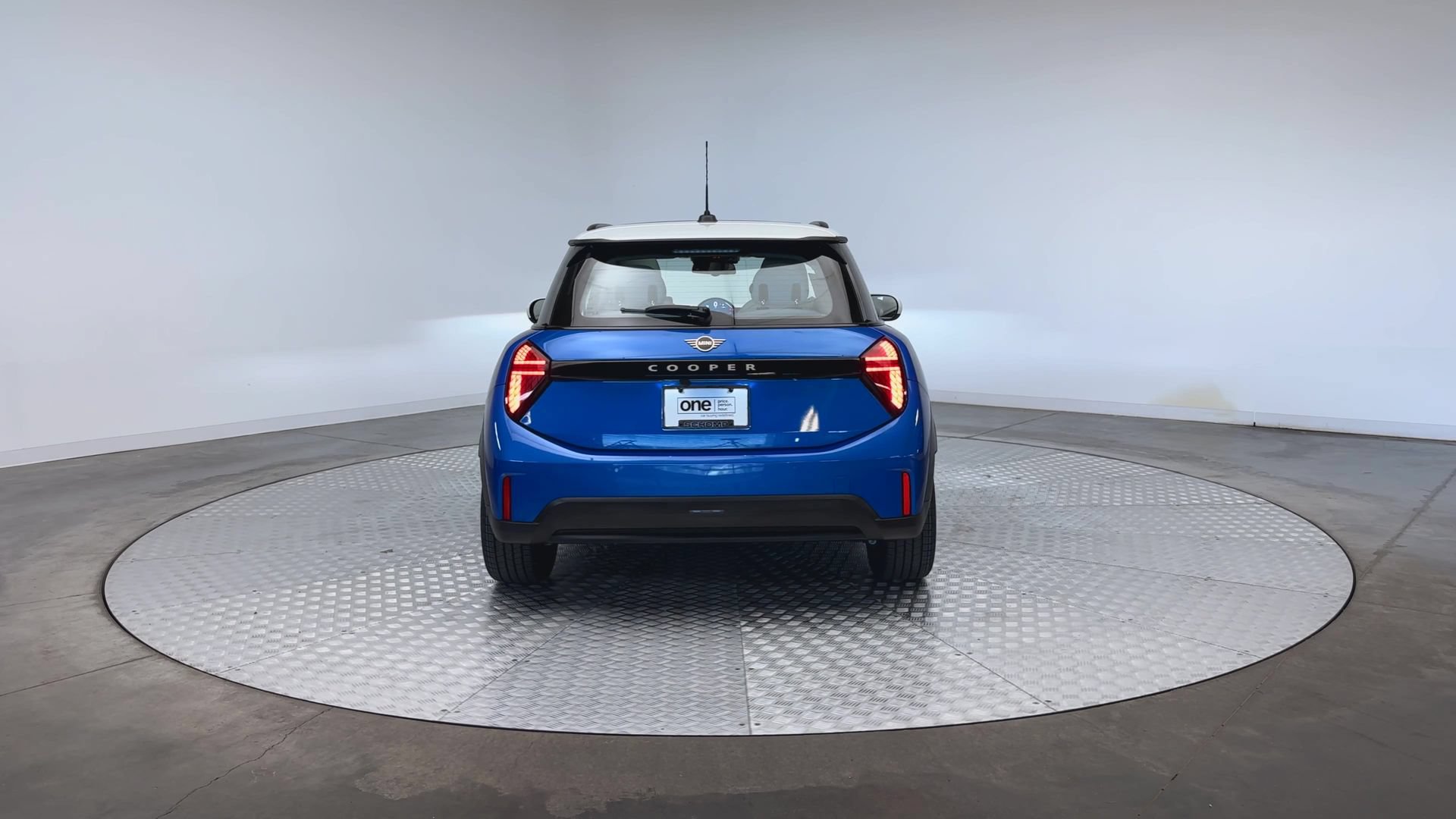 Used 2026 MINI Cooper 2-Door Hardtop FWD image 7