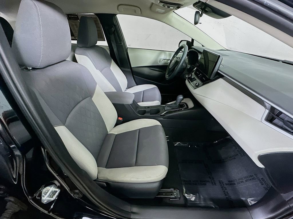 Used 2025 Toyota Corolla LE image 12