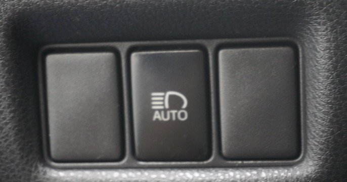 Used 2019 Toyota C-HR LE FWD image 22