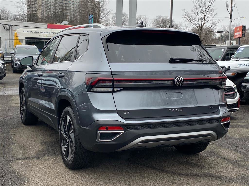 Used 2025 Volkswagen Taos SE image 5