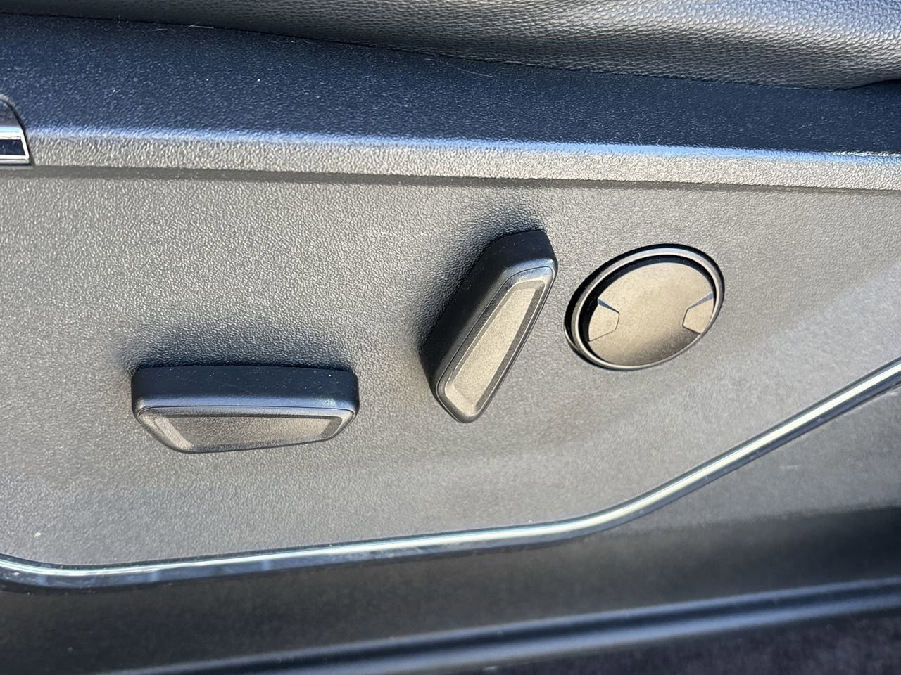 Used 2022 Ford F150 Lariat w/ Max Trailer Tow Package image 18