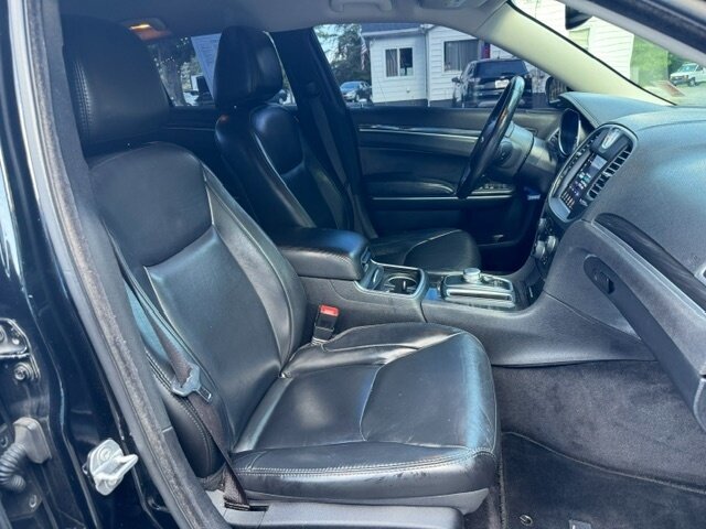 Used 2017 Chrysler 300 Limited RWD image 16