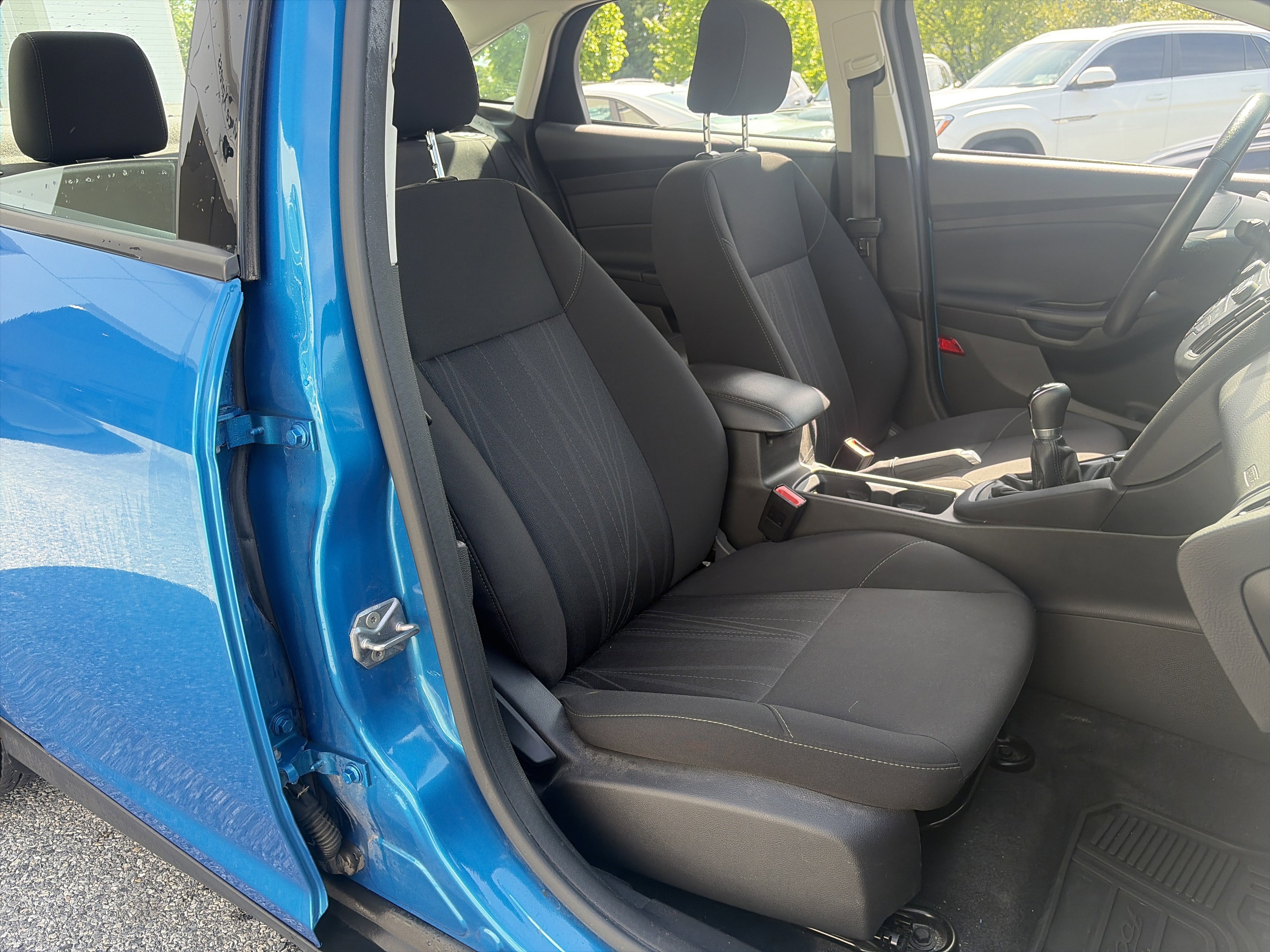 Used 2016 Ford Focus SE w/ SE Cold Weather Package FWD image 27