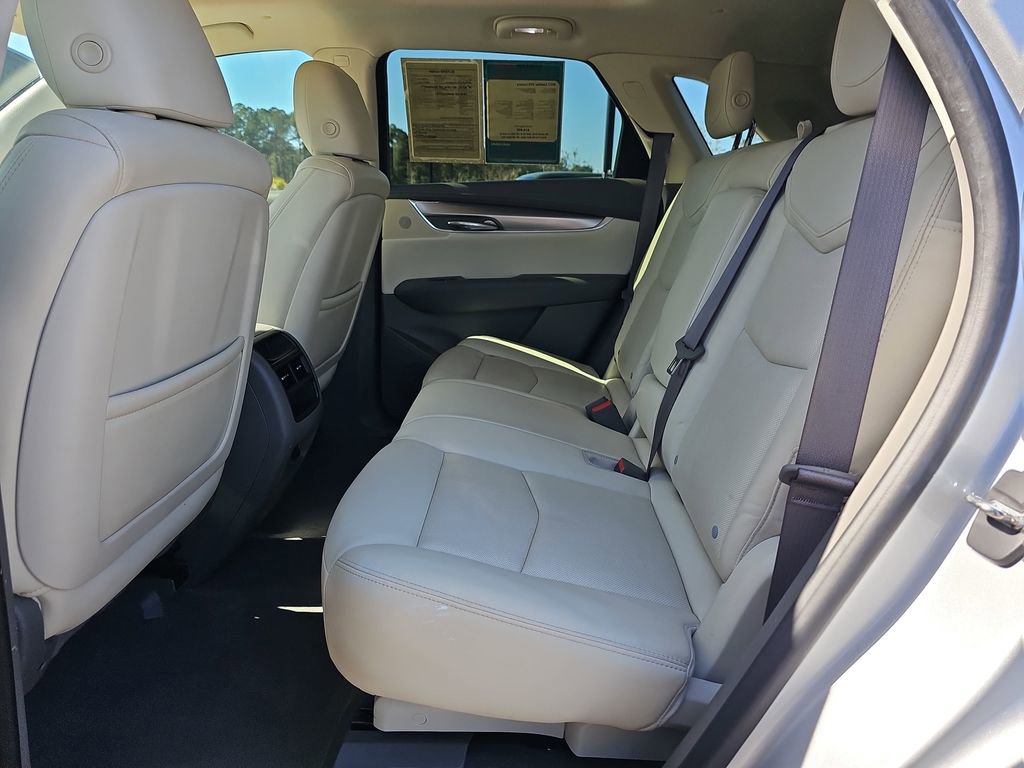 Used 2017 Cadillac XT5 Luxury w/ Driver Awareness Package image 18