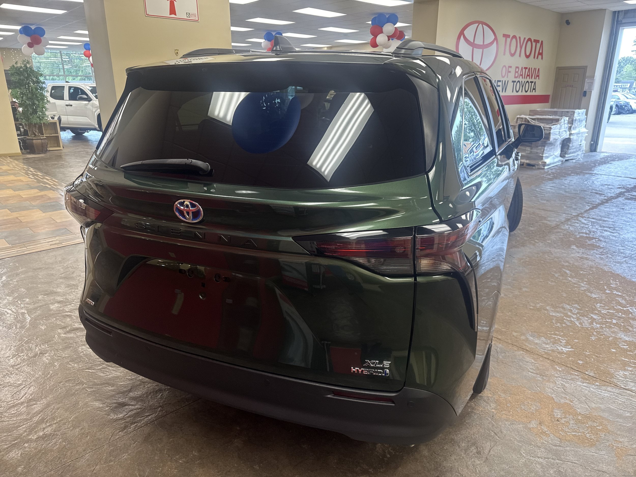 Used 2024 Toyota Sienna XLE w/ XLE Plus Package AWD/4WD image 6