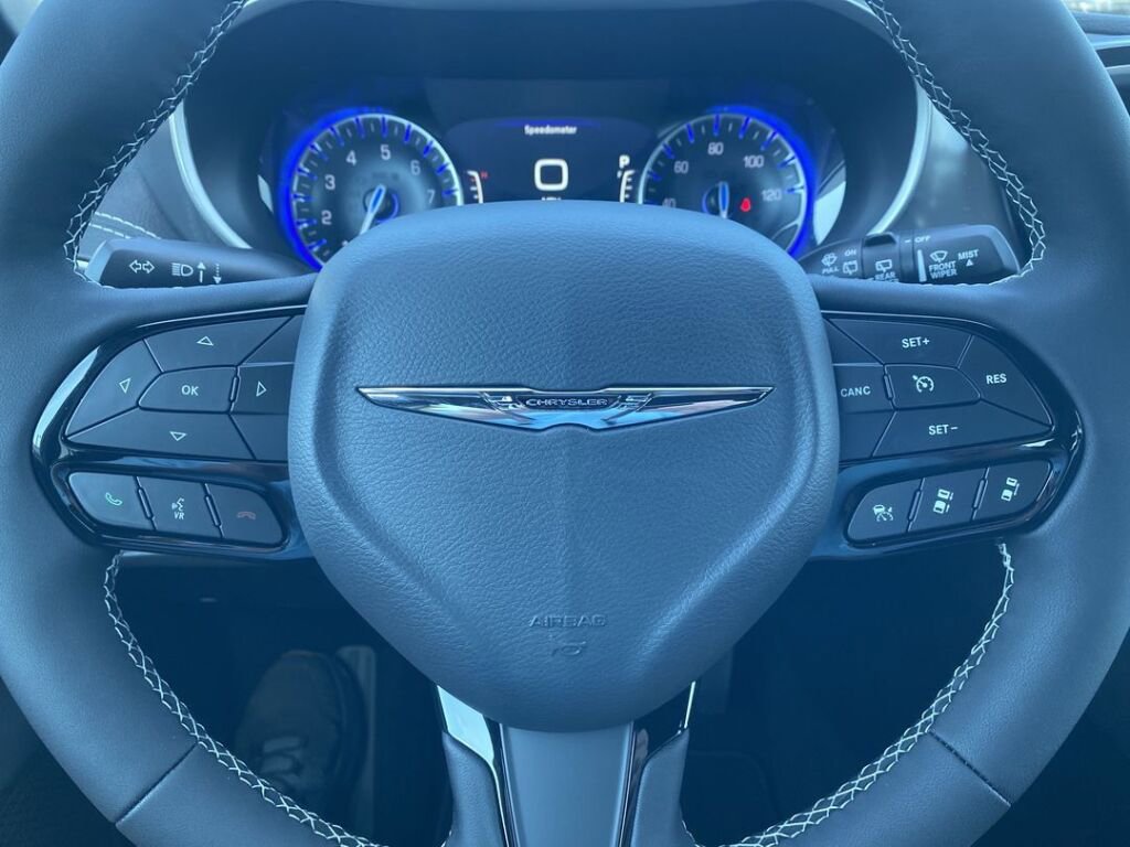 New 2026 Chrysler Pacifica Select image 15