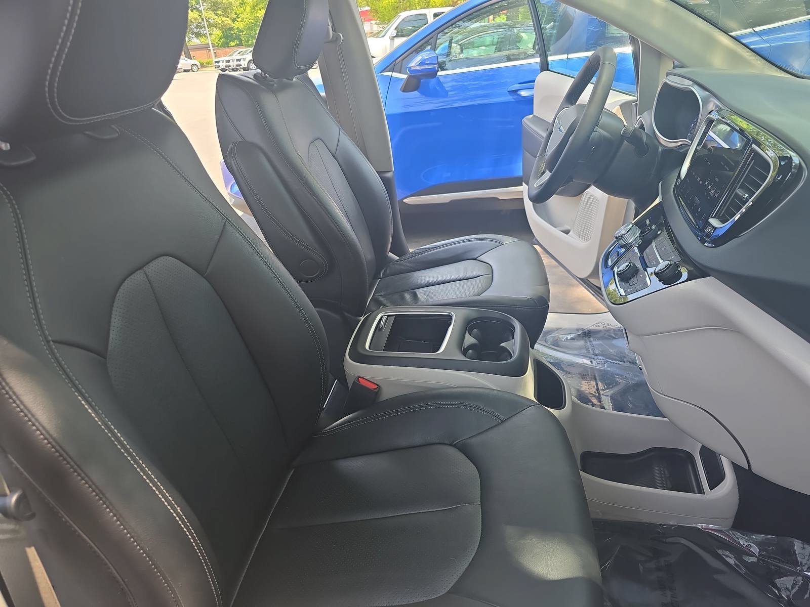 Used 2022 Chrysler Pacifica Touring-L FWD image 10