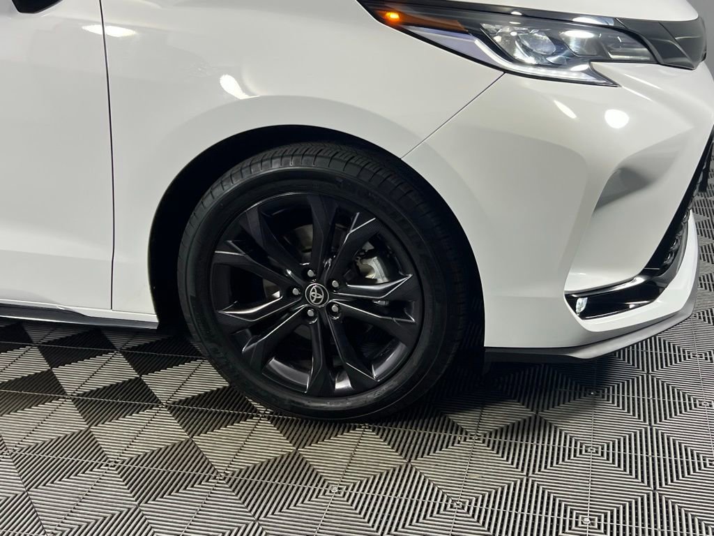 Used 2025 Toyota Sienna XSE image 12