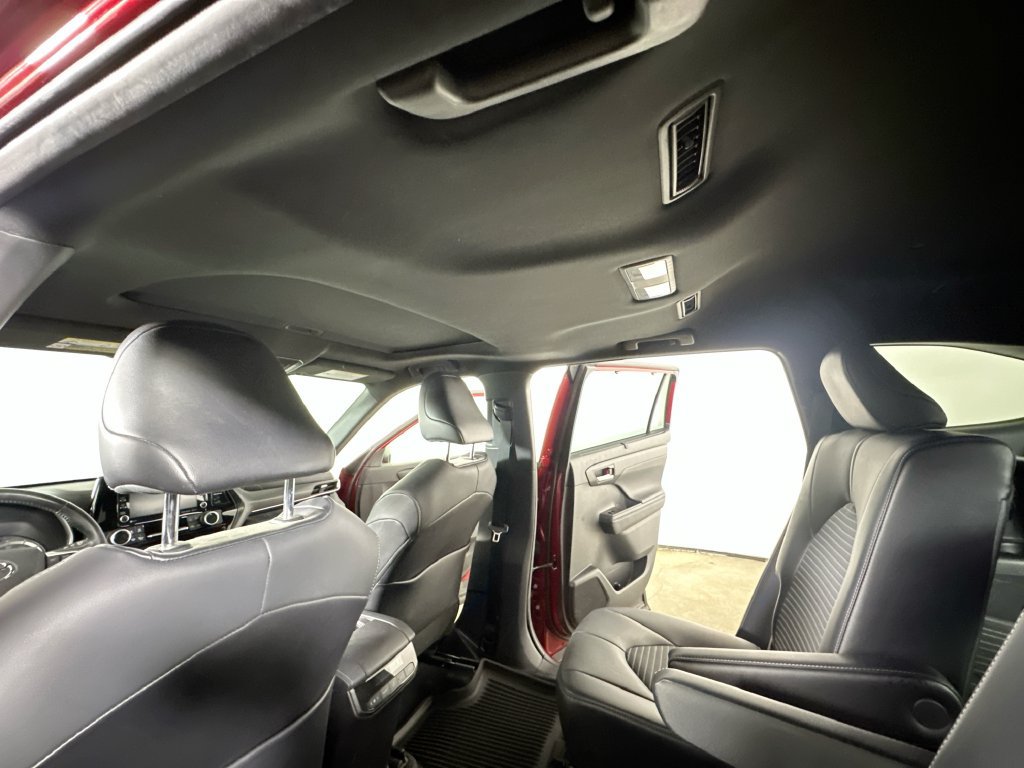 Used 2021 Toyota Highlander XSE AWD/4WD image 15