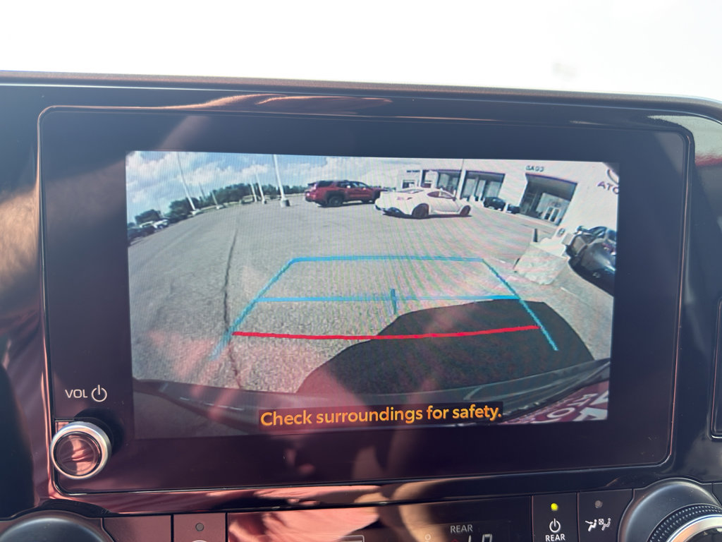 Used 2023 Toyota Highlander LE image 25