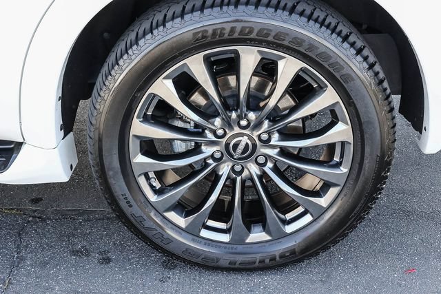 Used 2022 Nissan Armada Platinum w/ Captain's Chairs Package AWD/4WD image 8