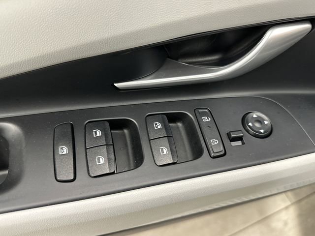 Used 2024 Hyundai Elantra Limited image 29