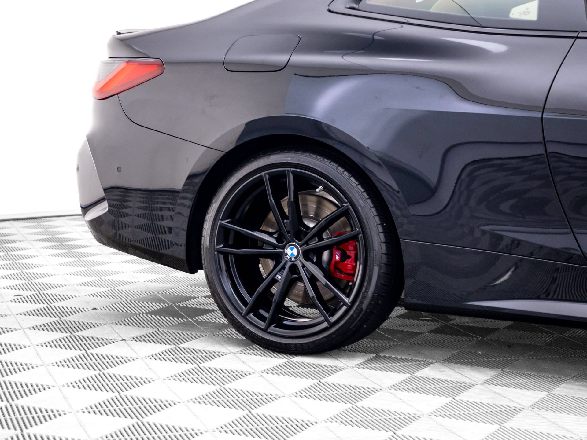 Certified 2024 BMW 430i xDrive Coupe w/ M Sport Package AWD/4WD image 32