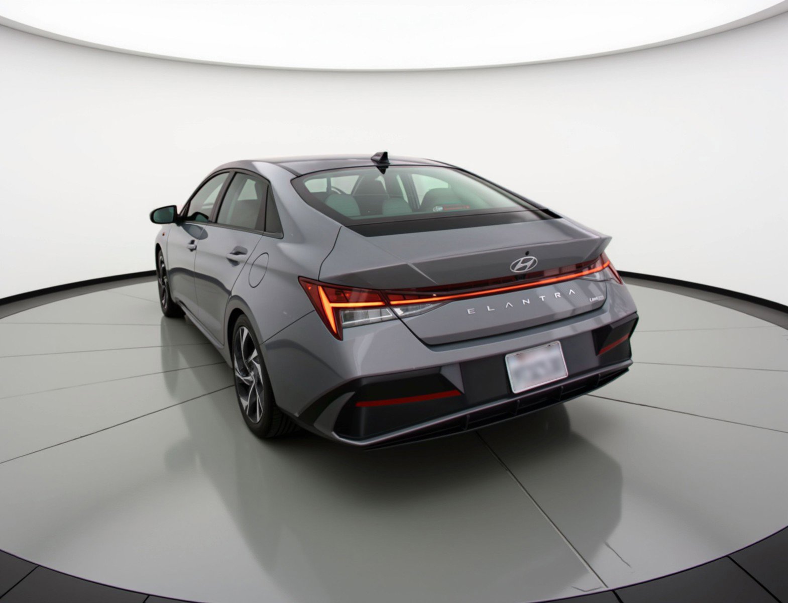 Used 2025 Hyundai Elantra Limited FWD image 6