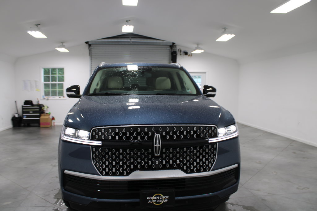 New 2027 Lincoln Navigator L Reserve RWD image 2