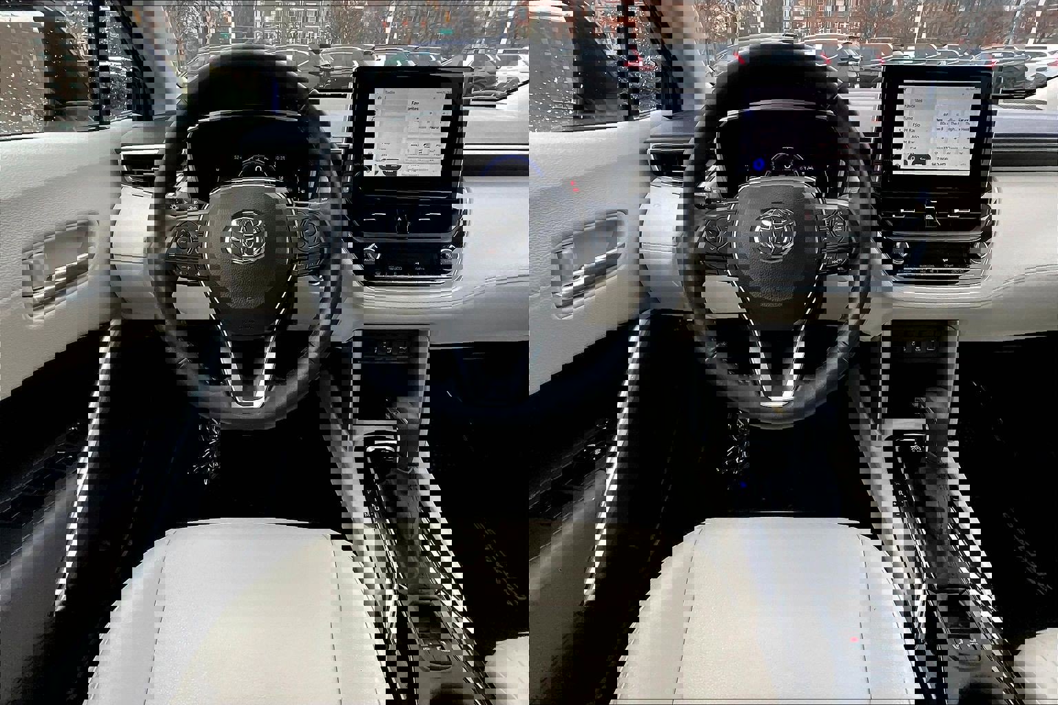 Used 2023 Toyota Corolla Cross XLE w/ Convenience Package image 5