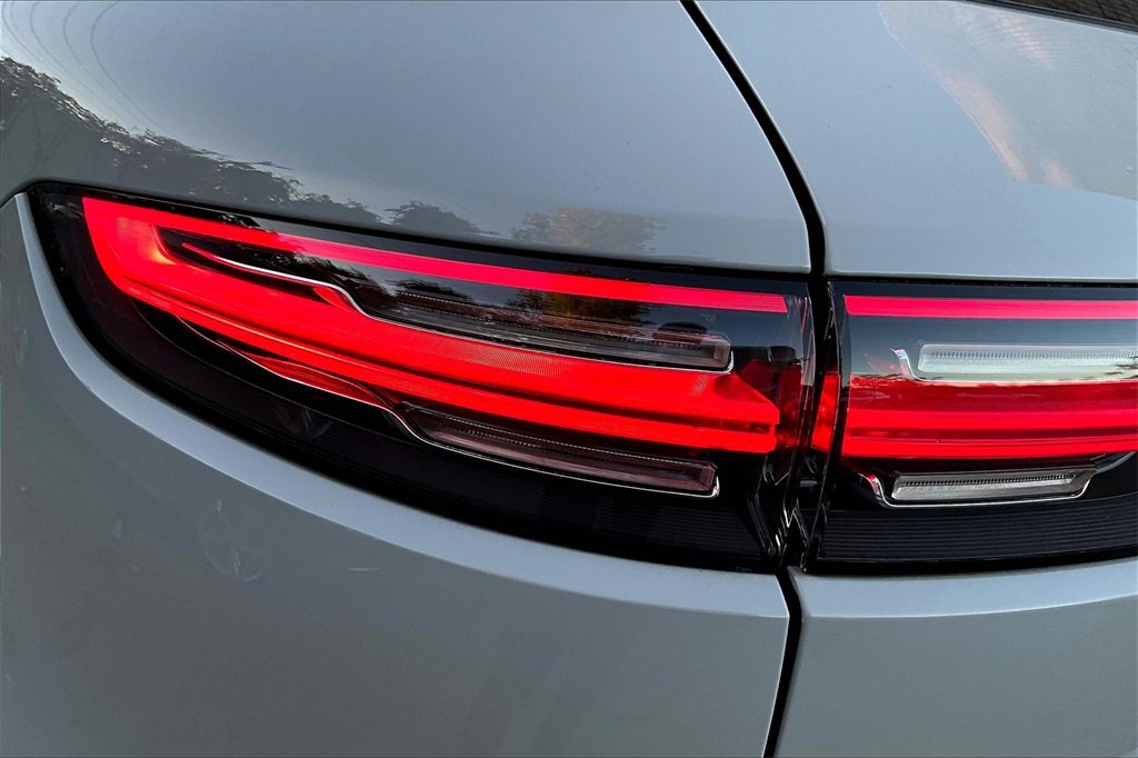 Used 2022 Porsche Cayenne Platinum Edition image 22