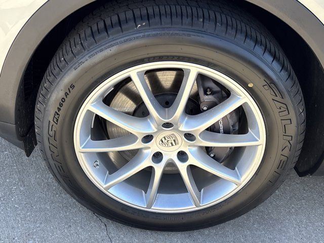 Used 2024 Porsche Cayenne AWD/4WD image 13