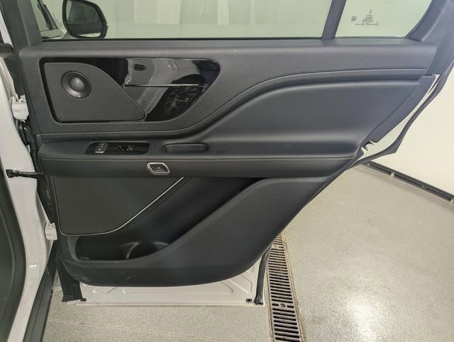 Used 2025 Lincoln Aviator AWD w/ Jet Appearance Package image 19