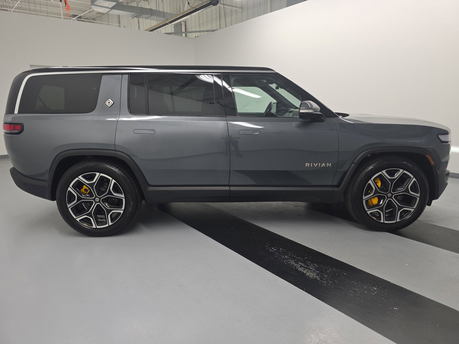 Used 2024 Rivian R1S Adventure AWD/4WD image 6