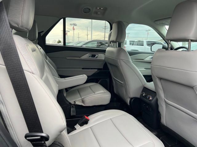 Used 2025 Ford Explorer Active w/ Active Comfort Package AWD/4WD image 17