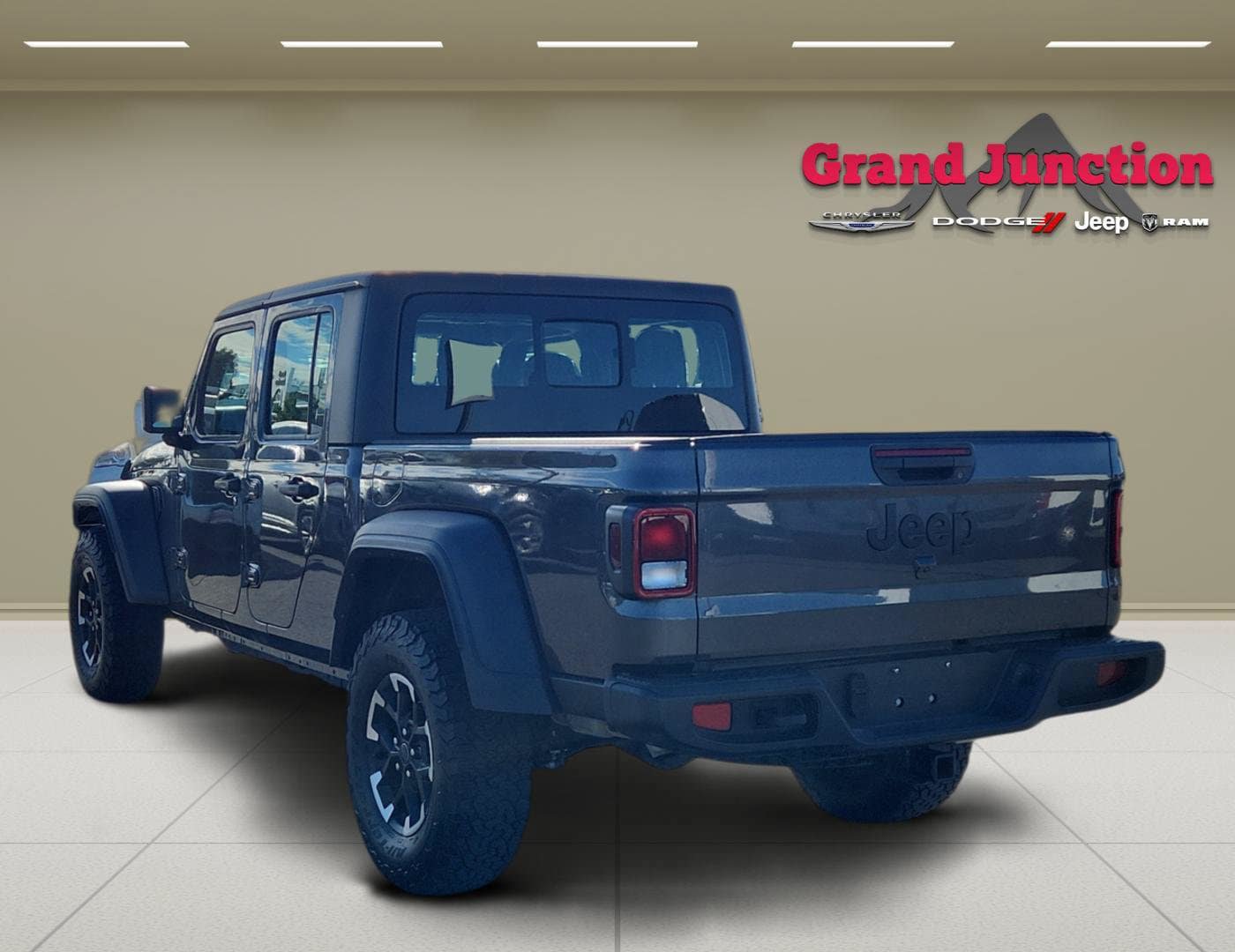 Used 2023 Jeep Gladiator Sport AWD/4WD image 5