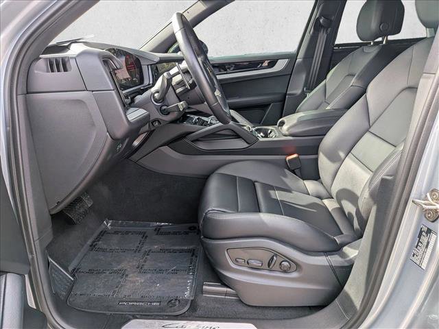 Used 2025 Porsche Cayenne image 17