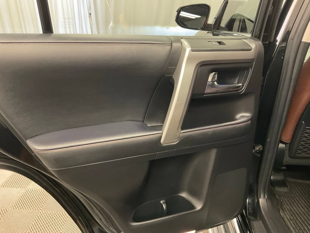 Used 2022 Toyota 4Runner Limited AWD/4WD image 31