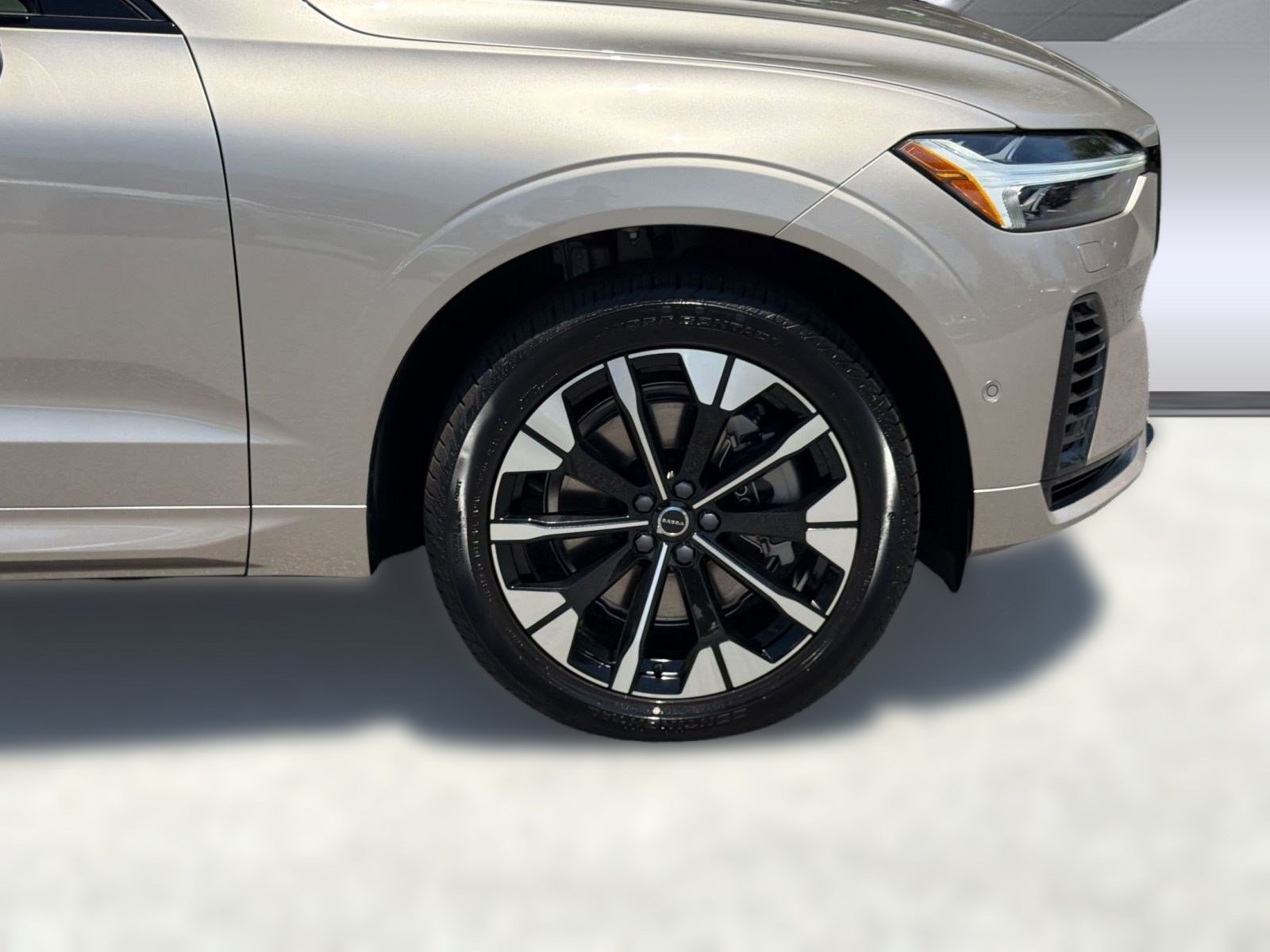 New 2026 Volvo XC60 T8 Ultra w/ Climate Package AWD/4WD image 11