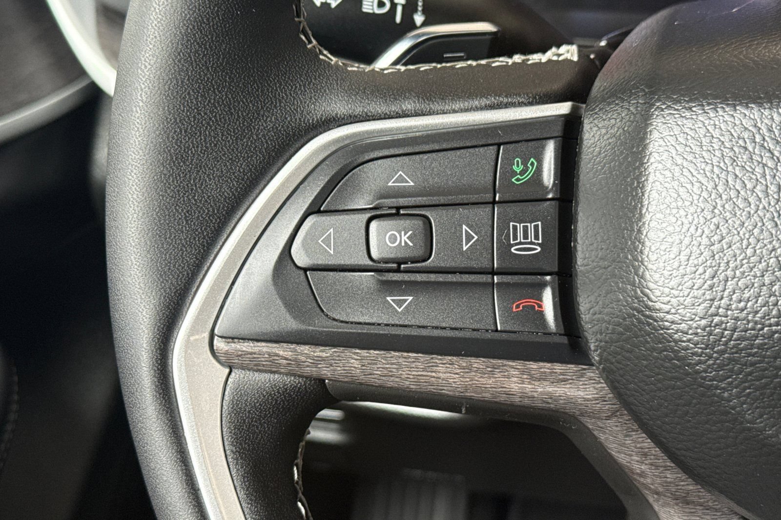 Used 2025 Jeep Grand Cherokee L Limited w/ Luxury Tech Group II AWD/4WD image 35