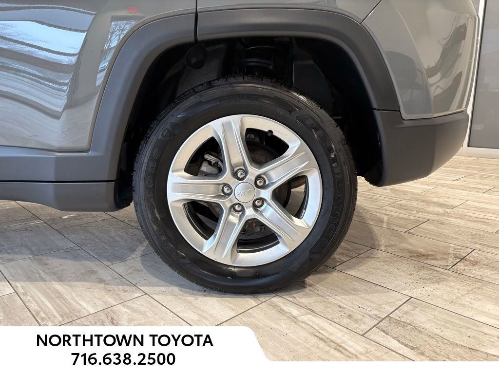 Used 2024 Jeep Compass Latitude image 7