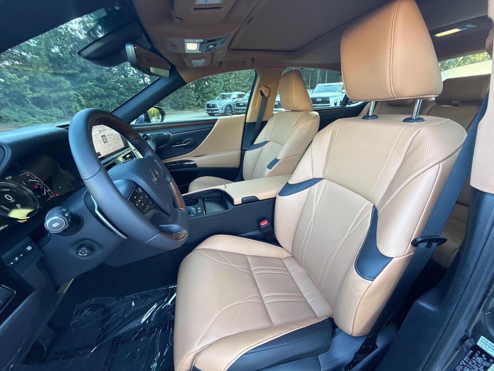 Used 2025 Lexus ES 300h Ultra Luxury w/ Accessory Package (Z2) FWD image 11