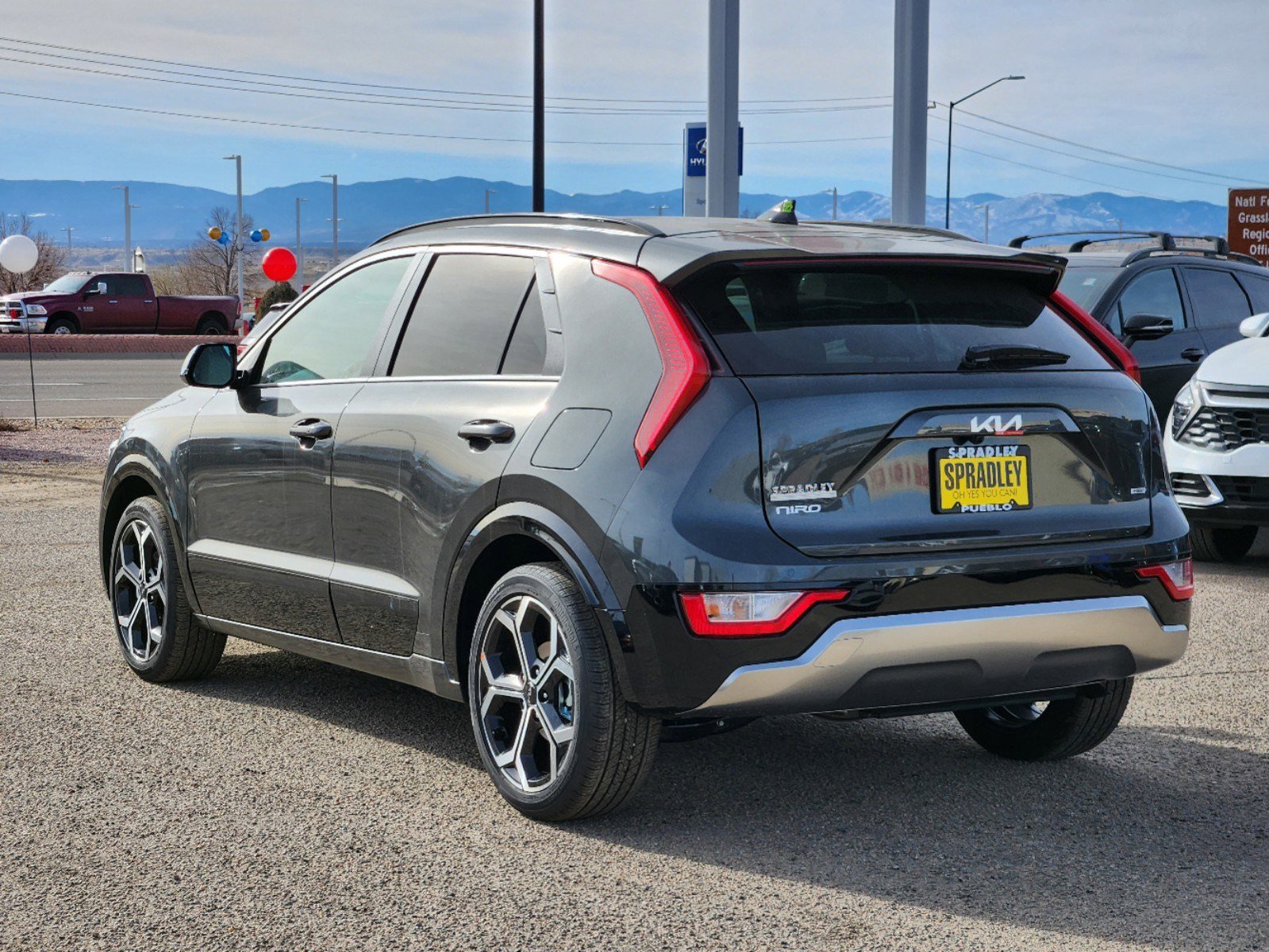 New 2025 Kia Niro EX Touring image 3